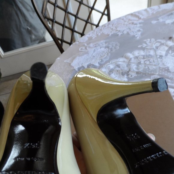 New Burberry Light Green Patent Leather Heeled Pumps Size 36.5 M - Picture 12 of 15
